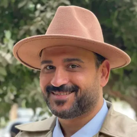 أكرم حسني - الصورة من صفحته الرسمية على إنستغرام