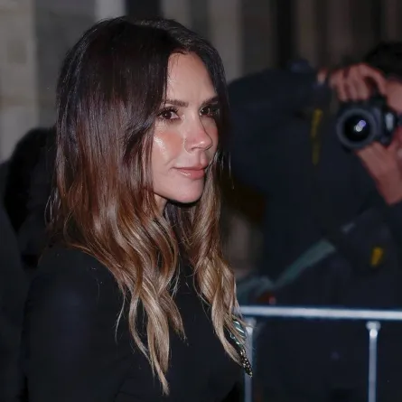 فيكتوريا بيكهام في وزارة الثقافة في باريس (Victoria Beckham at the Ministry of Culture in Paris). مصدر الصورة: Sébastien DUPUY / AFP