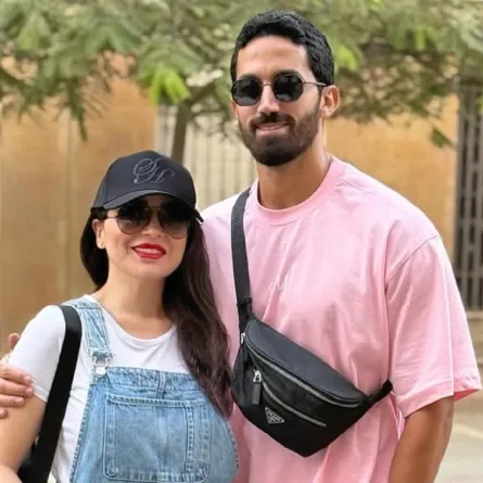 مي عز الدين تحتفل بيوم ميلاد زوجها أمام الأهرامات: عوض ربنا ليا