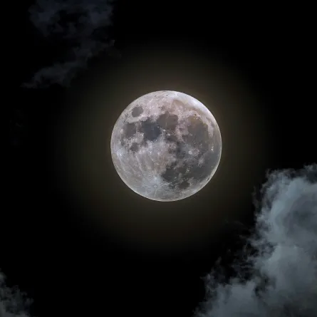  أول قمر عملاق في 2026 - الصورة تعبيرية من unsplash by kevin crosby