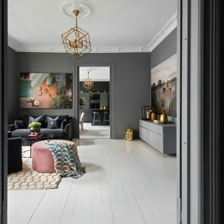 منزل مودرن أنيق مع ألوان داكنة