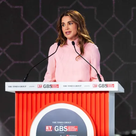 الملكة رانيا في قمة الأعمال العالمية لتايمز الاقتصادية، مومباي، الهند. مصدر الصورة: Royal Hashemite Court