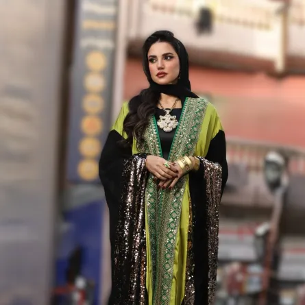 درة زروق بالعباية- الصورة من حسابها الرسمي على إنستغرام 