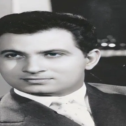 صورة للفنان عمر الحريري في فترة الشباب - الصورة من ابنته ميريت