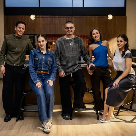 عمرو دياب وأولالده من كواليس التصوير