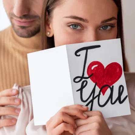 عبارات رومانسية للزوج في يوم الحب- مصدر الصورة freepik