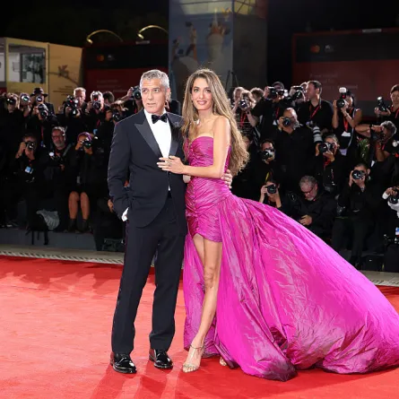 الثنائي أمل وجورج كلوني Amal & Geoges Clooney في مهرجان فينيسيا السينمائي 2025 Venice Film Festival- (مصدر الصورة Daniele Venturelli/WireImage)