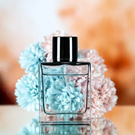 عطور أنثوية ليوم الحب-مصدر الصورة موقع Freepik