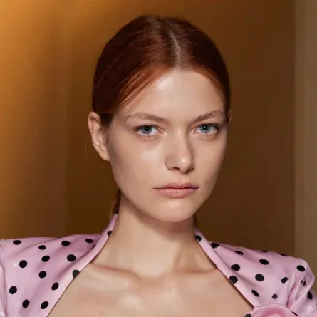 الفرق بين البشرة المرهقة و البشرة المتقدمة في العمر