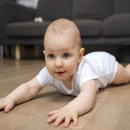 صورة طفل يلعب