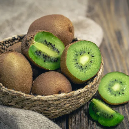 فوائد لم تكوني تعرفينها عن الكيوي للجهاز الهضمي- المصدر - Image by pvproductions on Freepik