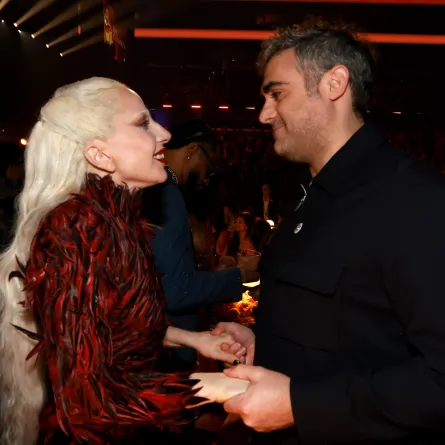 ليدي غاغا ومايكل بولانسكي Lady Gaga and Michael Polansky من حفل غرامي 2026. مصدر الصورة: Kevin Mazur/Getty Images