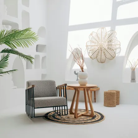 منطقة معيشة مودرن مزيّنة بالأكسسوارات