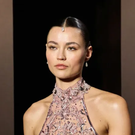 أخطاء شائعة في وضع الفاونديشن تفسد أي إطلالة وتكشف عيوب البشرة