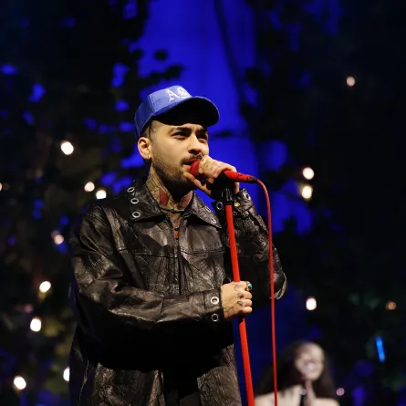 زين مالك Zayn Malik على المسرح في واشنطن - مصدر الصورة: Kevin Mazur/Getty Images for Zayn