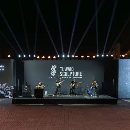 يقام معرض ملتقى طويق للنحت في طريق الأمير محمد بن عبدالعزيز "التحلية" بمدينة الرياض. الصورة من الحساب الرسمي للرياض آرت على منصة x