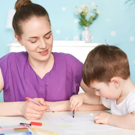 لا تجبري طفلك على الإمساك بالقلم