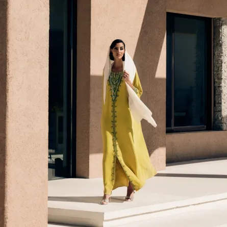 عباية ملونة من علامة كلاي دبي Clay -  الصورة من المكتب الإعلامي 