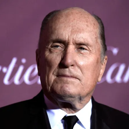 وفاة النجم العالمي روبرت دوفال بطل افلام "نهاية العالم الأن، الأب الروحي" عن عمر ناهز الـ95 عامًا