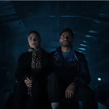 أحمد مالك وهدى المفتي من مسلسل سوا سوا- الصورة من شاشة عرض المسلسل 