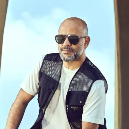 عزيز الشافعي - الصورة من صفحته الرسمية على فيسبوك