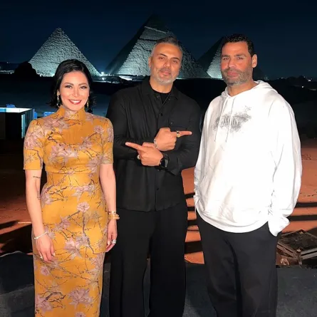 لقاء الخميسي زوزوجها محمد عبد المنعم- الصورة من حساب الفنان أحمد فريد على فيس بوك