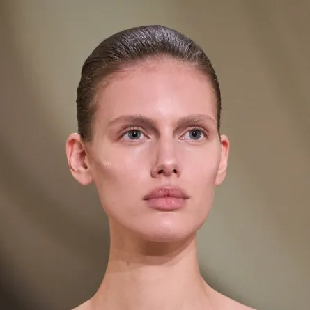  من عرض أشي Ashi - الصورة من Launchmetrics/Spotlight© 