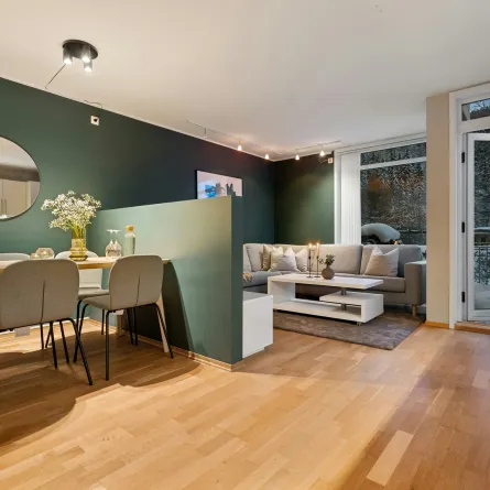 منطقة معيشة معاصرة في منزل جبلي