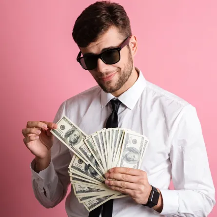 الناجحون مالياً هم من يتخذون قراراتهم بناءً على الأرقام لا الخوف- مصدر الصورة freepik 