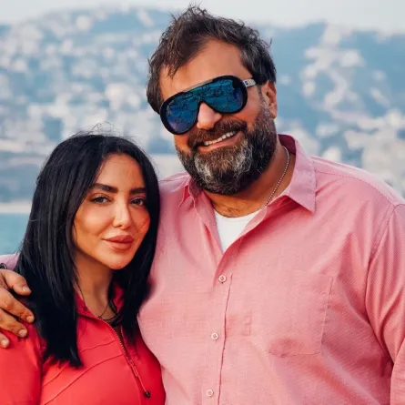 مناف عبد ال وزوجتة أبرار أبو سيف- الصورة من حسابه على الانستغرام