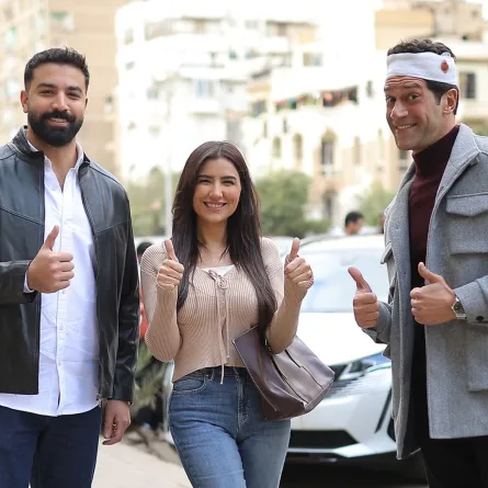 مي عمر تتوسط أحمد مجدي وحازم إيهاب- الصورة من حساب حازم إيهاب على إنستغرام