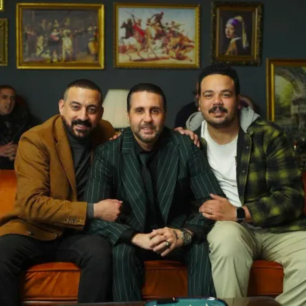 هشام ماجد يتوسط مصطفى غريب ودياب- الصورة من حساب مصطفى غريب على فيس بوك