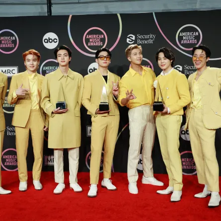 أعضاء فرقة BTS من حفل American Music Awards 2021 - مصدر الصورة: MATT WINKELMEYER / GETTY IMAGES NORTH AMERICA / GETTY IMAGES VIA AFP