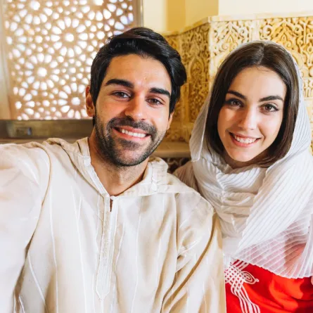 زوجان يلتقطان "سيلفي" في أحد أيام رمضان 