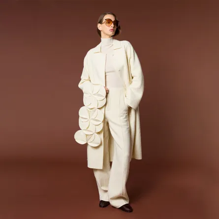 إطلالة من By Fang - الصورة من Launchmetrics/Spotlight