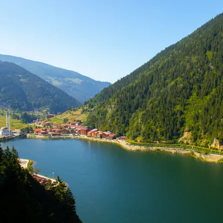 طرابزون تقع على ساحل البحر الأسود في تركيا