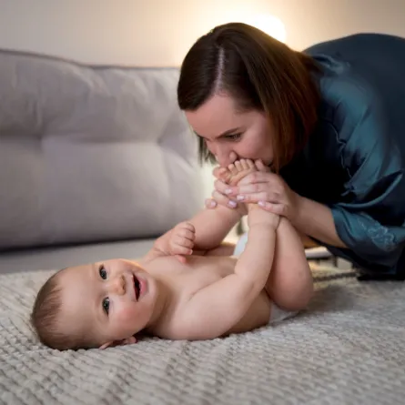 صورة لأم مع مولودها