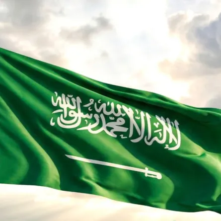 أمانة العاصمة المقدسة تُركّب أعلى سارية للعلم السعودي بمكة المكرمة بارتفاع يتجاوز 80 مترًا احتفاءً بيوم العلم