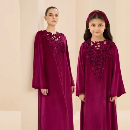 عبايات للأم والابنة من أناتومي-  الصورة من العلامة