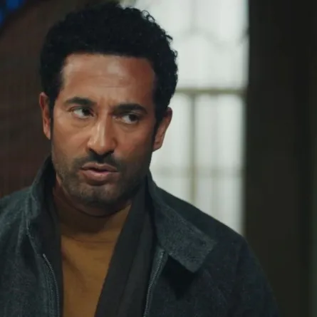 عمرو سعد في افراج - الصورة من شاشة عرض المسلسل