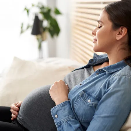 صورة حامل تشعر بالراحة