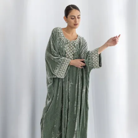 عباية من علامة كورار للمصممة السعودية منى العيد -الصورة من حساب العلامة على إنستغرام