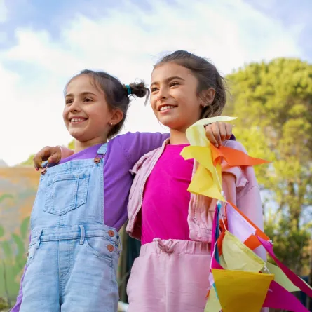 صورة تعبر عن فرحة الأطفال 