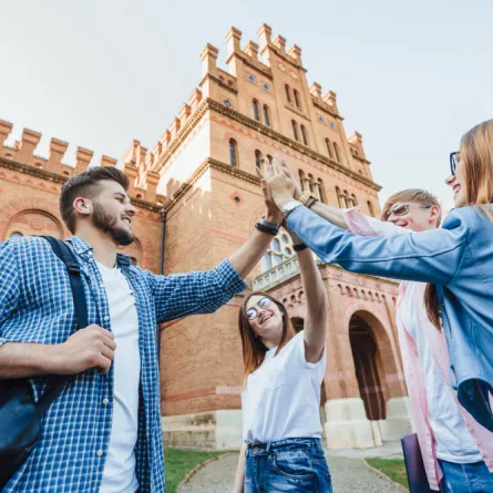 الدراسة الأكاديمية وحدها لن تؤهل الشباب لسوق العمل- المصدر: freepik