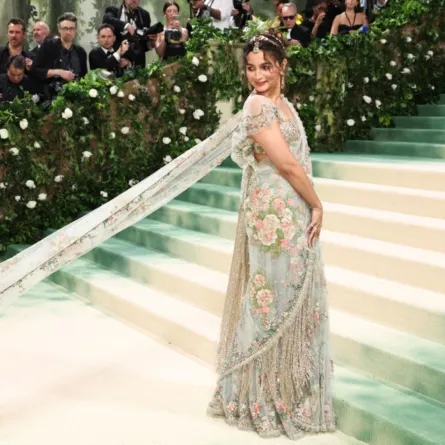 عليا بهات Alia Bhatt في حفل ميت غالا 2024 (مصدر الصورة: Jamie McCarthy / Getty Images via AFP)