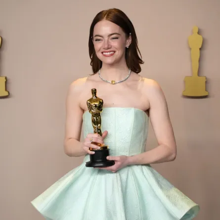 إيما ستون Emma Stone في حفل توزيع جوائز أوسكار 2024. مصدر الصورة:  Jeff Kravitz/FilmMagic