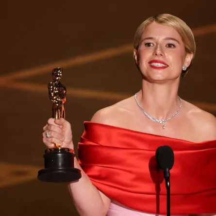 جيسي بكلاي Jessie Buckley في حفل توزيع جوائز أوسكار 2026. مصدر الصورة: Patrick T. Fallon / AFP