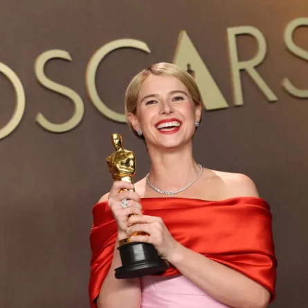 جيسي بكلاي Jessie Buckley في حفل توزيع جوائز أوسكار 2026. مصدر الصورة: Patrick T. Fallon / AFP