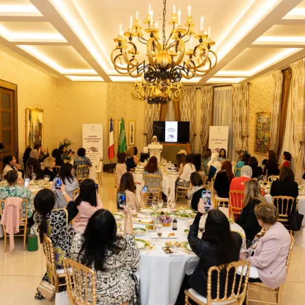  حرم سفير خادم الحرمين الشريفين لدى فرنسا السيدة فاطمة الرويلي تفتتح الندوة