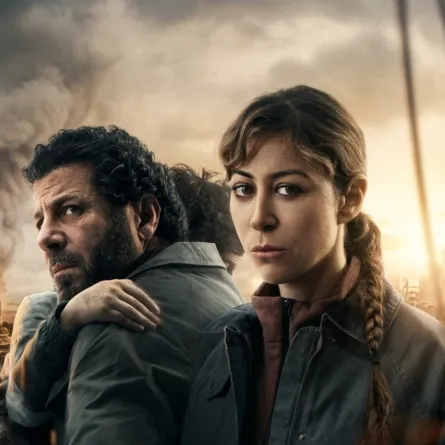 منة شلبي وإياد نصار من بوستر مسلسل صحاب الأرض - الصورة من حساب المخرج بيتر ميمي على الفيس بوك